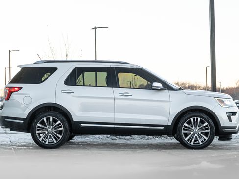 Used 2019 Ford Explorer Platinum image 3