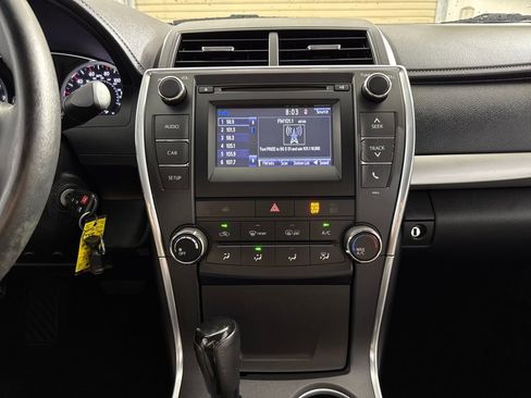 Used 2017 Toyota Camry SE image 15