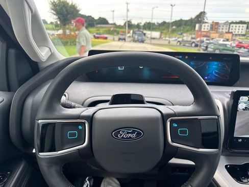 Used 2025 Ford Expedition Max Active AWD/4WD image 23