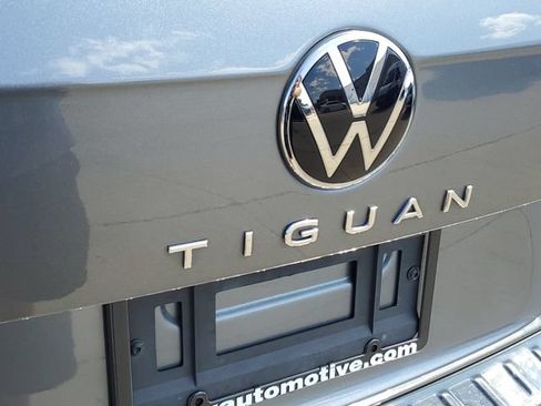 Used 2023 Volkswagen Tiguan SE w/ Panoramic Sunroof Package AWD/4WD image 9