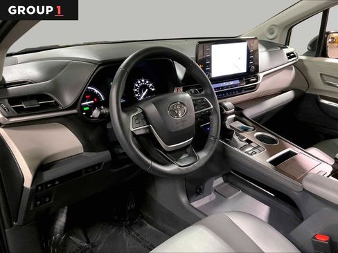 Used 2023 Toyota Sienna XLE w/ XLE Plus Package AWD/4WD image 18