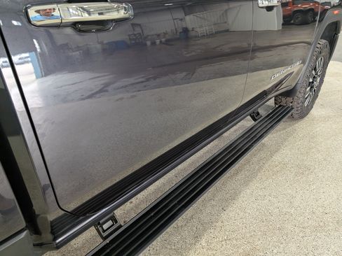 Used 2024 GMC Sierra 2500 Denali Ultimate AWD/4WD image 11