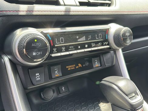 Used 2021 Toyota RAV4 SE image 23