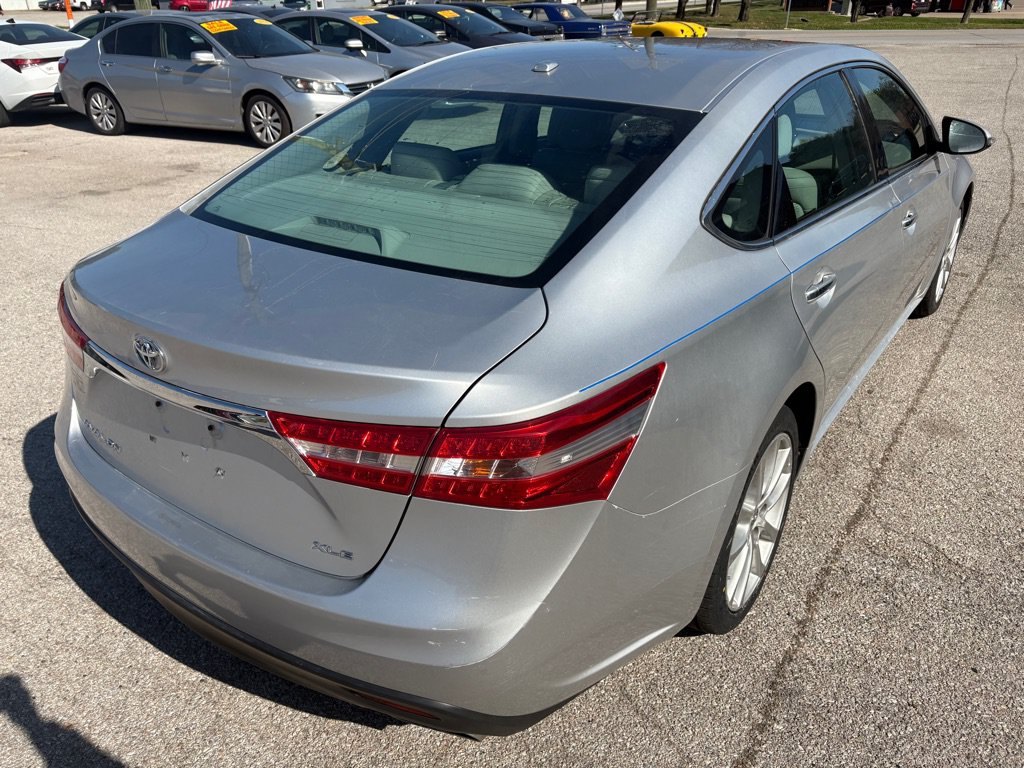 Used 2013 Toyota Avalon XLE Touring FWD image 4