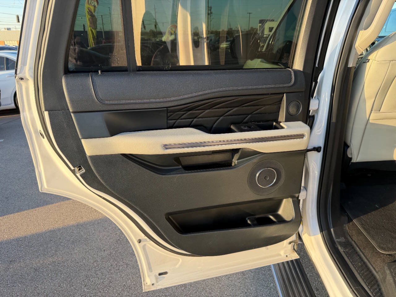 Used 2018 Ford Expedition Platinum RWD image 19
