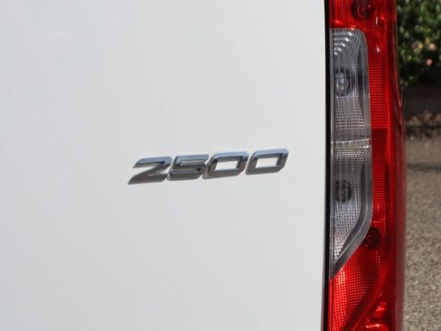 Used 2025 Mercedes-Benz Sprinter 2500 image 46