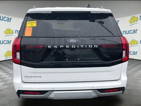 Used 2025 Ford Expedition Platinum image 3