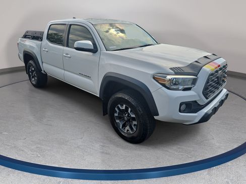 Used 2020 Toyota Tacoma TRD Off-Road AWD/4WD image 3