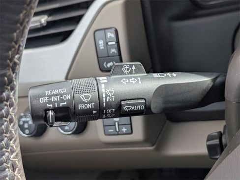 Used 2019 GMC Yukon SLT w/ Open Road Package image 32