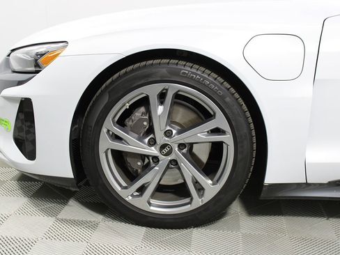 Used 2023 Audi e-tron GT Premium Plus image 4