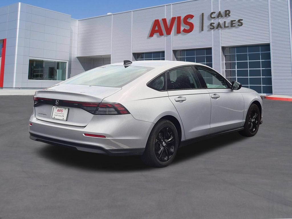 Used 2025 Honda Accord SE image 6