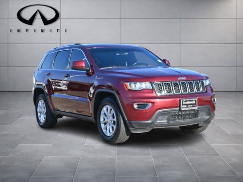 Used 2021 Jeep Grand Cherokee Laredo RWD image 3