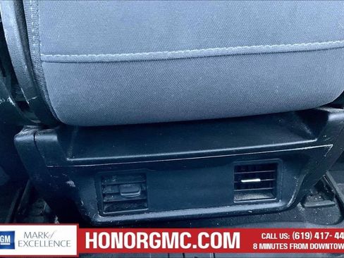 Used 2019 Chevrolet Silverado 1500 LT RWD image 12