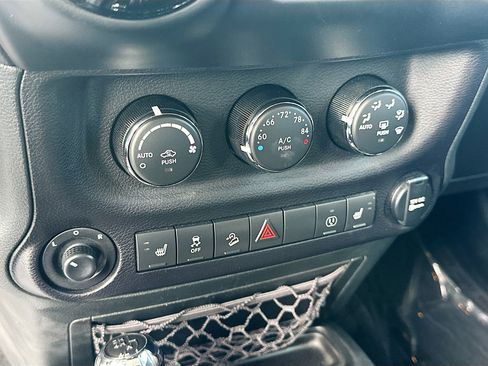 Used 2017 Jeep Wrangler Sahara image 14