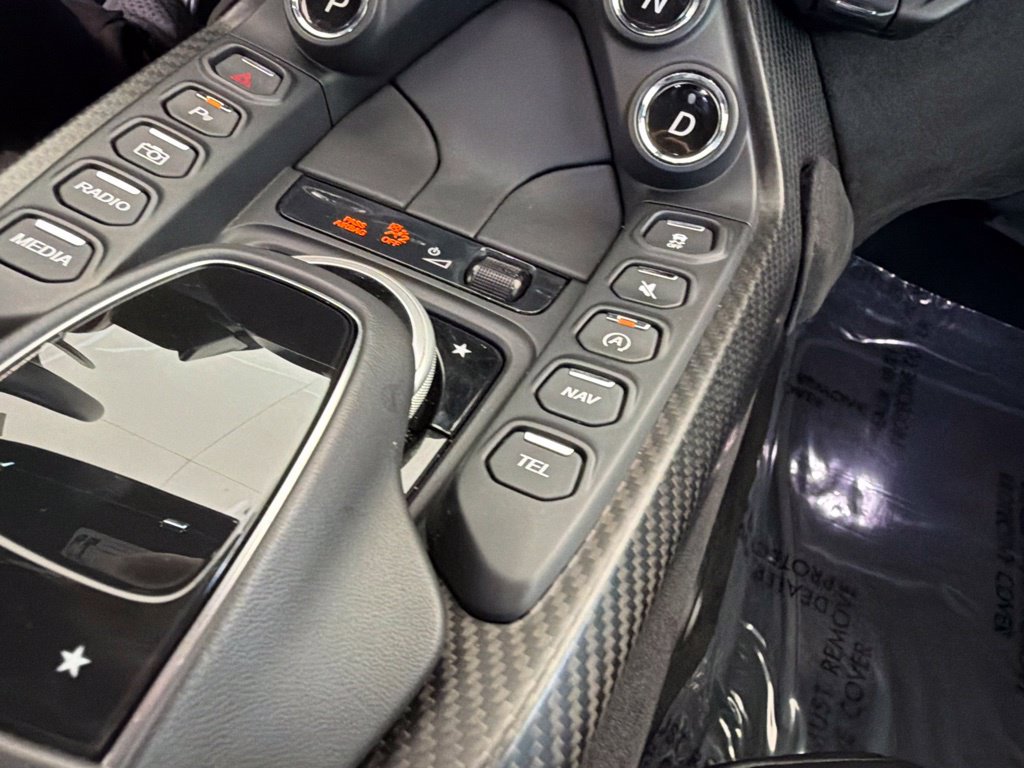 Used 2021 Aston Martin V8 Vantage Coupe RWD image 36