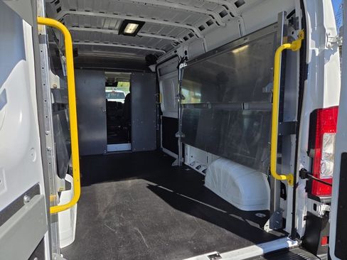 Used 2024 RAM ProMaster 2500 w/ Convenience Group image 21
