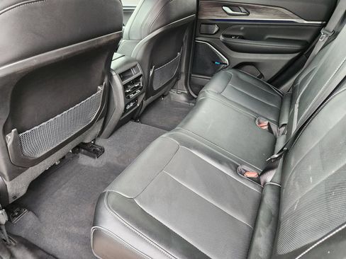 Used 2023 Jeep Grand Cherokee Overland AWD/4WD image 9