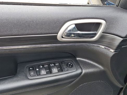 Used 2021 Jeep Grand Cherokee Limited AWD/4WD image 10