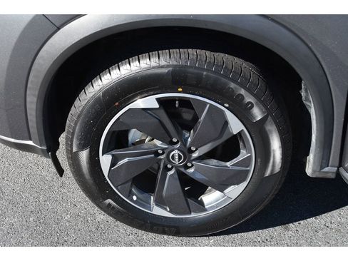 Used 2024 Nissan Rogue SV image 8