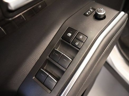 Used 2023 Toyota Highlander Platinum AWD/4WD image 12