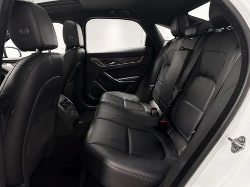 Used 2021 Jaguar XF SE RWD image 15