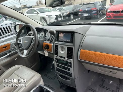 Used 2008 Chrysler Town & Country Limited w/ Entertainment Group #3 image 12