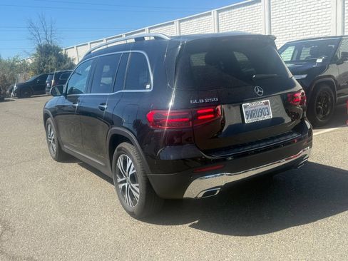 Used 2026 Mercedes-Benz GLB 250 image 3