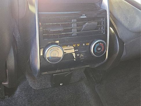 Used 2023 Land Rover Range Rover SE image 17