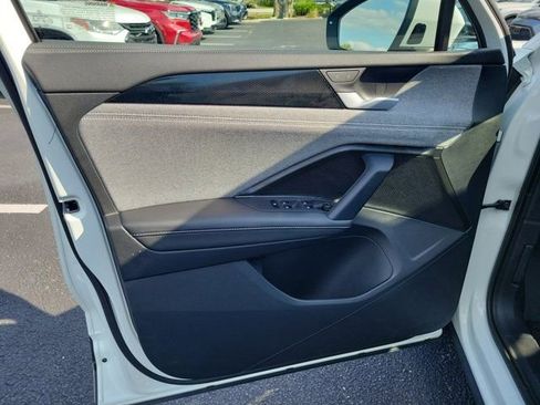 Used 2025 Volkswagen Tiguan S image 15