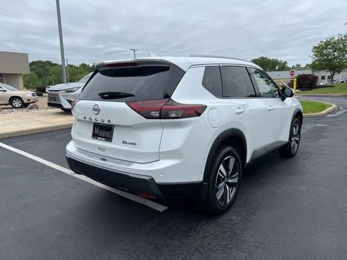 Used 2025 Nissan Rogue SL AWD/4WD image 3