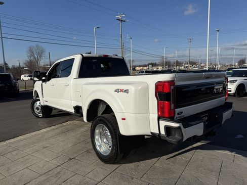 Used 2025 Ford F450 Platinum w/ FX4 Off-Road Package image 4