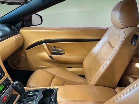 Used 2015 Maserati GranTurismo Convertible RWD image 34