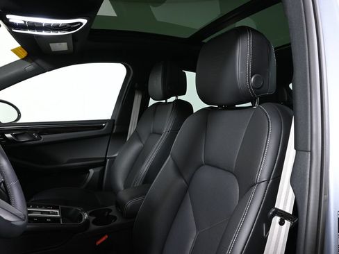 Used 2025 Porsche Macan Turbo AWD/4WD image 6