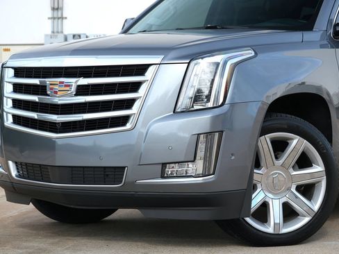 Used 2019 Cadillac Escalade Premium Luxury AWD/4WD image 22