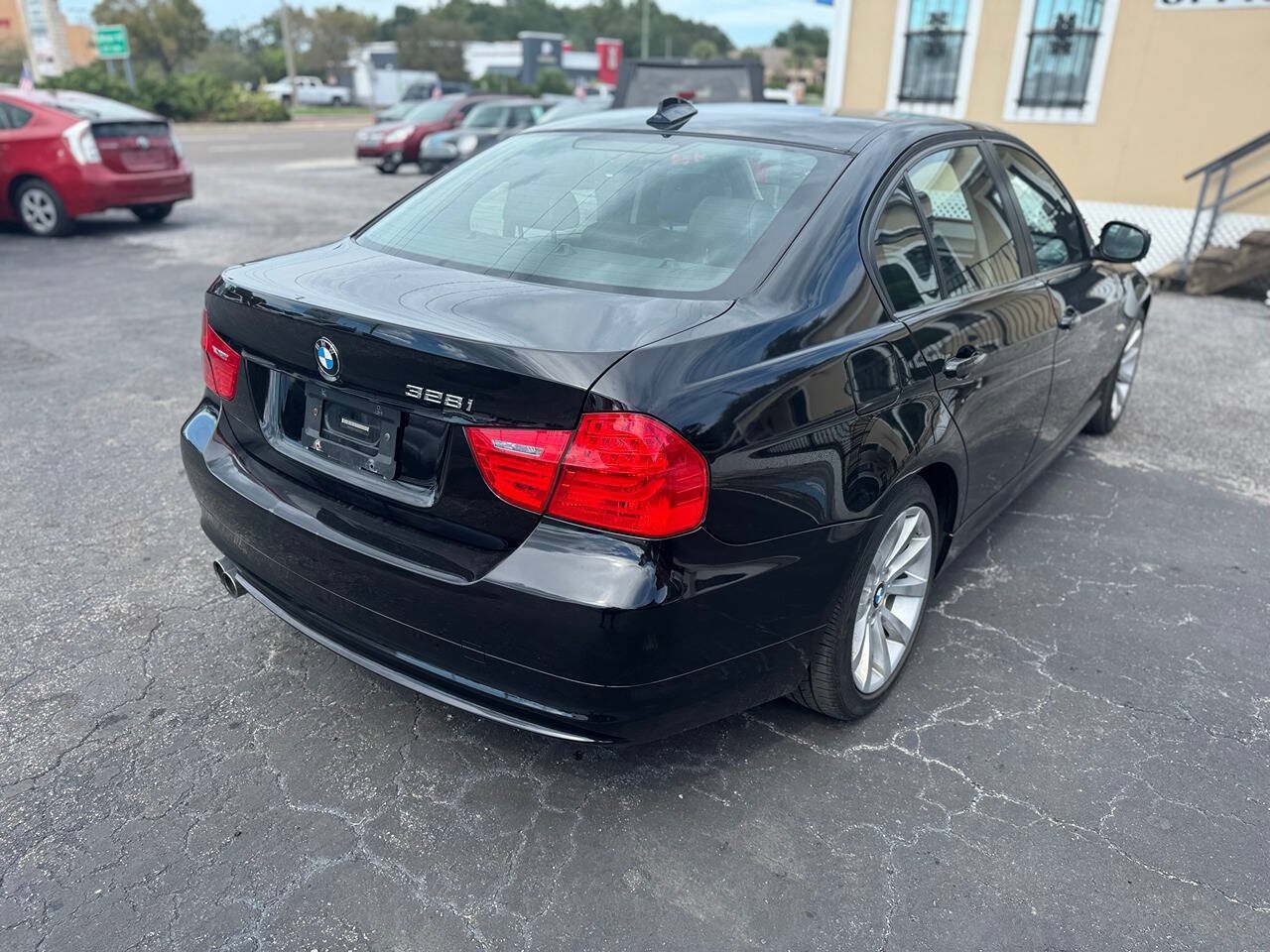 Used 2011 BMW 328i xDrive Sedan AWD/4WD image 8