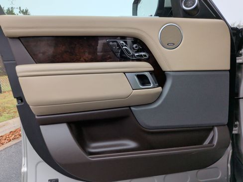 Used 2020 Land Rover Range Rover HSE image 30