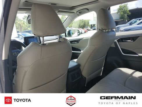 Used 2019 Toyota RAV4 XLE w/ Convenience Package FWD image 22