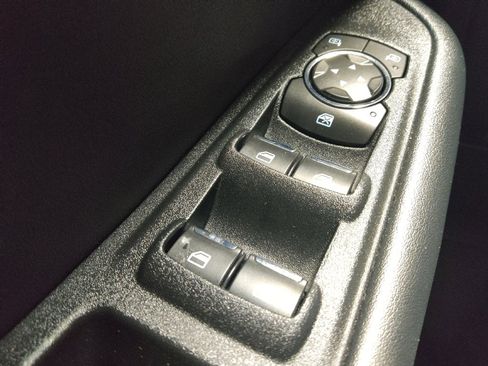 Used 2020 Ford Edge SE image 27