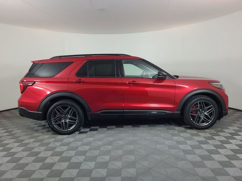 Used 2025 Ford Explorer ST image 2