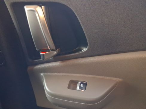 Used 2025 Kia Carnival EX FWD image 29