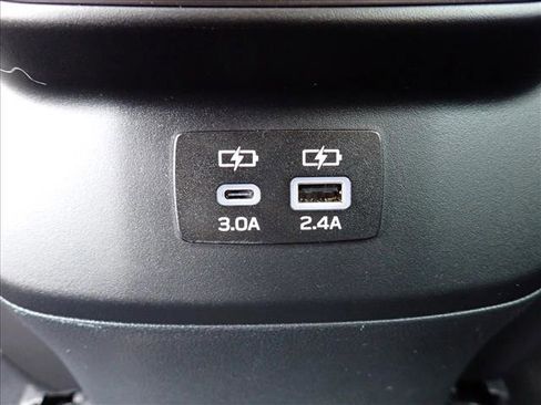 Used 2025 Subaru Outback Premium AWD/4WD image 11