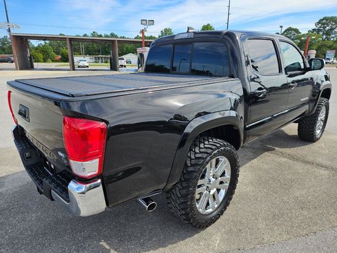 Used 2016 Toyota Tacoma SR5 w/ SR5 Appearance Package (SN) AWD/4WD image 6