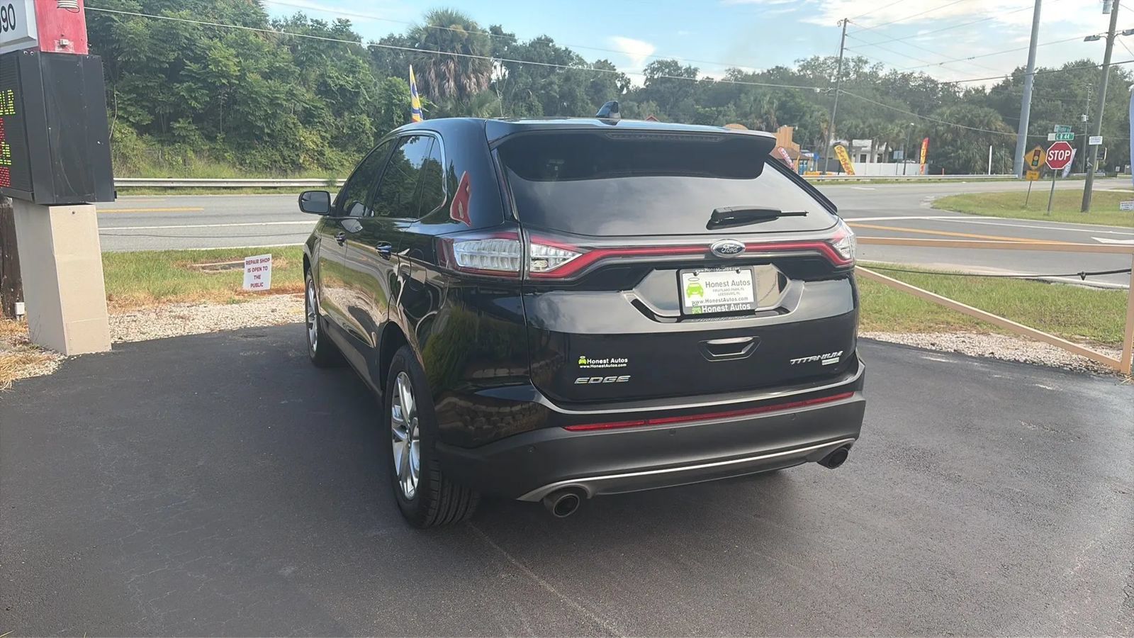 Used 2018 Ford Edge Titanium w/ Equipment Group 301A FWD image 5