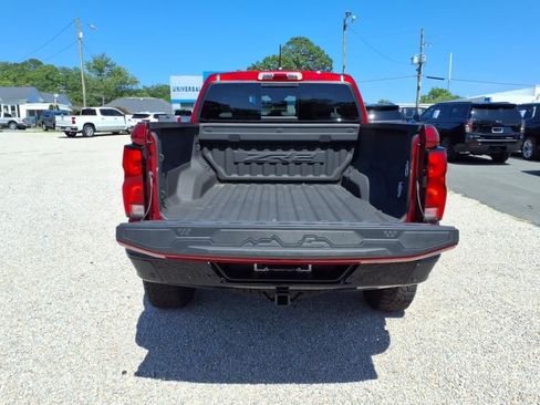 Used 2023 Chevrolet Colorado ZR2 w/ ZR2 Convenience Package III image 32