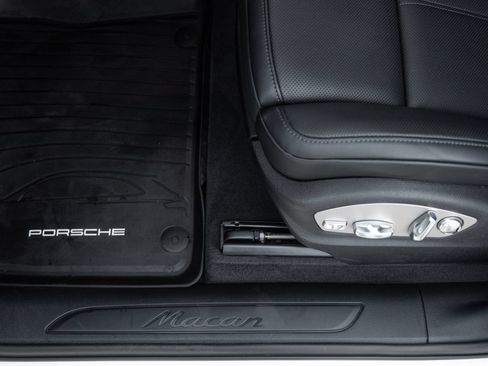 Certified 2026 Porsche Macan AWD/4WD image 20