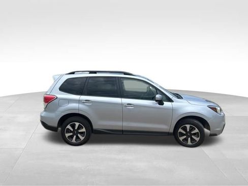 Used 2017 Subaru Forester 2.5i Premium w/ All-Weather Package AWD/4WD image 2