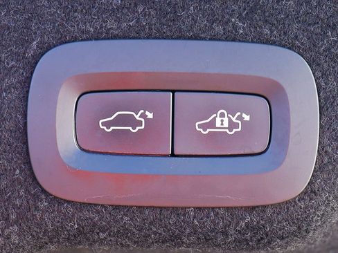 Used 2018 Volvo S90 T8 Momentum w/ Convenience Package image 26