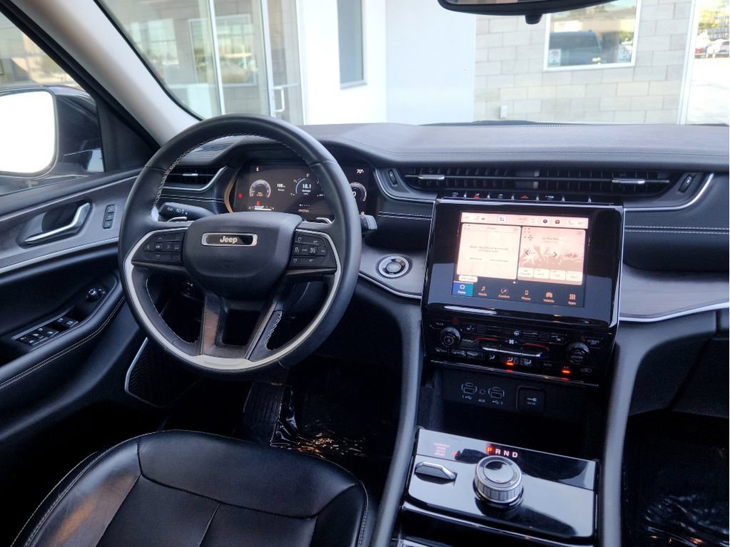 Used 2022 Jeep Grand Cherokee Limited AWD/4WD image 23