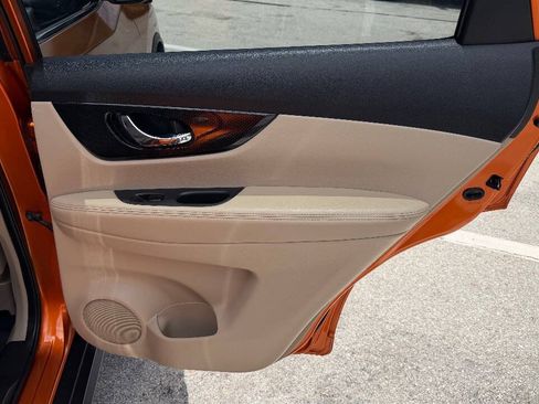 Used 2018 Nissan Rogue SL FWD image 18