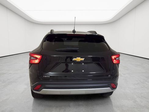 Used 2025 Chevrolet Trax LT FWD image 27